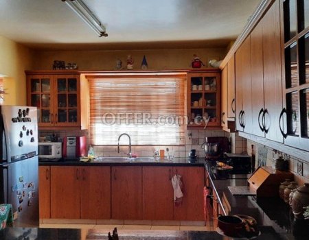 For Sale, Three-Bedroom Apartment in Agioi Omologites - 9