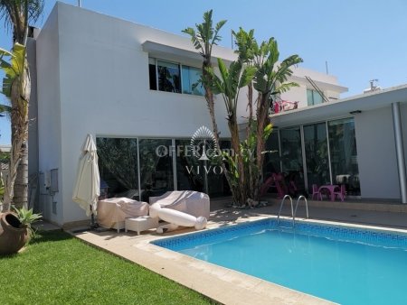 MODERN STYLE HOUSE IN SHAPE L WITH SWIMMING POOL! - 1