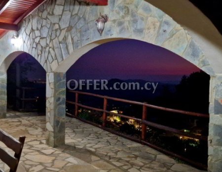Excellent opurtunity for a house with amazing panoramic views