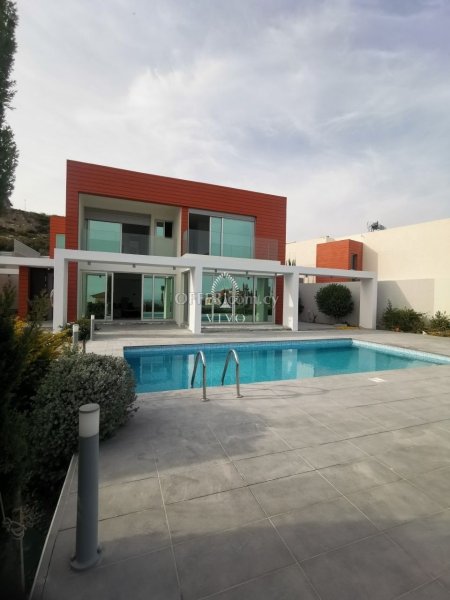 RESALE HOUSE OF 6 BEDROOMS WITH PRIVATE POOL IN MOUTAGIAKA AREA - 1