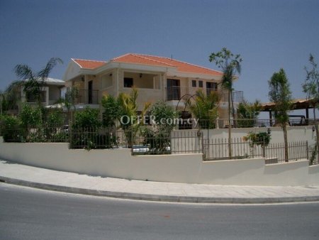 7 Bed Detached House for sale in Kefalokremmos, Limassol - 1