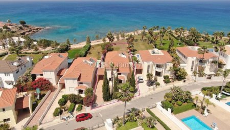 Amazing Beachfront Villa with swimming pool in Protaras Famagusta
