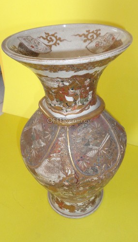 Beautifully Hand Painted Japanese Vase With Gold - 2