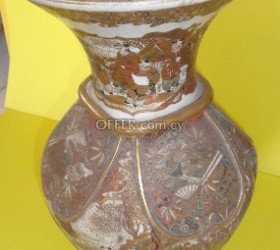 Beautifully Hand Painted Japanese Vase With Gold - 2