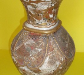 Beautifully Hand Painted Japanese Vase With Gold - 1