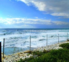 SEAFRONT HOUSE FOR SALE IN PERVOLIA LARNACA - 3