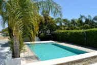 FIVE BEDROOM  DETACHED BEACHFRONT HOUSE WITH POOL IN GOVERNORS BEACH