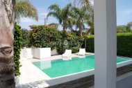 FOUR BEDROOM DETACHED BEACHFRONT HOUSE  IN GOVERNORS BEACH - 4