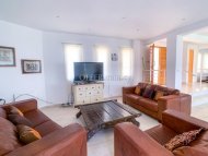 Five bedroom villa for sale in Peyia, St George - 5