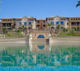 Luxury Beachfront Villa in The Residence