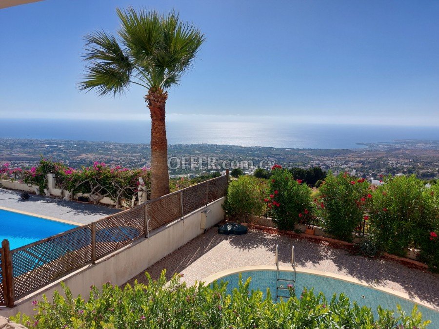 Spacious high-ceilinged villa with panoramic view in Tala/Paphos for Sale - 9