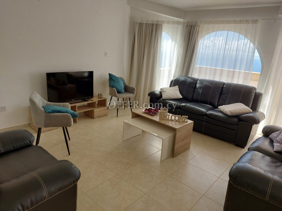 Spacious high-ceilinged villa with panoramic view in Tala/Paphos for Sale - 6