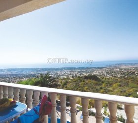 Spacious high-ceilinged villa with panoramic view in Tala/Paphos for Sale - 2