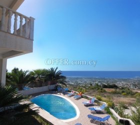 Spacious high-ceilinged villa with panoramic view in Tala/Paphos for Sale - 3