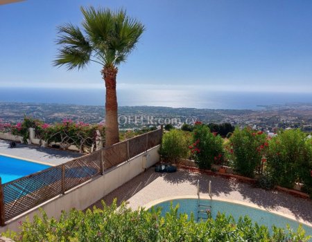 Spacious high-ceilinged villa with panoramic view in Tala/Paphos for Sale - 9