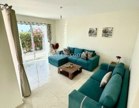 Spacious Villas with sea-view and large gardens in Peyia