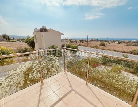 Spacious Villas with sea-view and large gardens in Peyia - 9