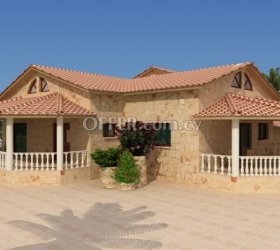 Luxury 4 Bedroom Villa in Parekklisia