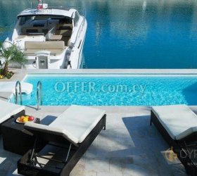 3 Bedroom Beachfront Villa in Limassol Marina - 7