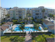 Beach apartment in a luxury Complex with pool 100 metres from the beach
