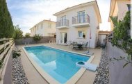 4-bedroom Detached Villa 180 sqm in Oroklini