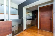 MODERN SEAFRONT OFFICE FOR SALE - 8