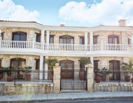 Luxury Villa in Agia Fyla - 1