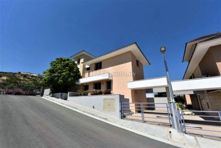 NEW 4BEDROOM VILLA WITH SWIMMING POOL CLOSE TO PARKLANE HOTEL IN LIMASSOL - 11