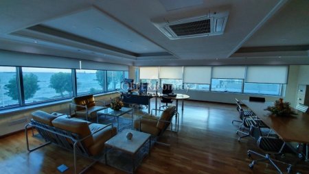 FULLY FURNISHED OFFICE SPACE OF 230 SQ.M OPPOSITE THE SEA - 4