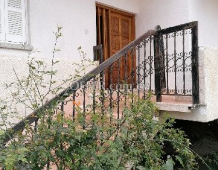 Πωλείται διπλοκατοικια στην Ευρυχου - 2