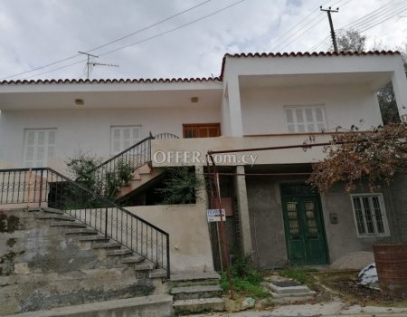 Πωλείται διπλοκατοικια στην Ευρυχου - 1