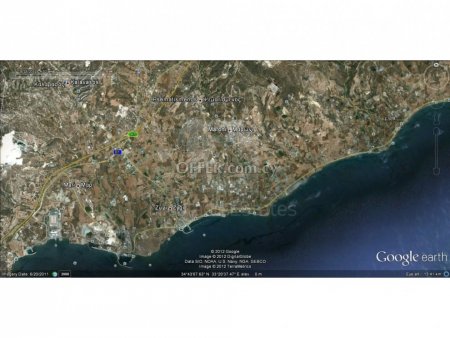Residential land for sale in Kalavasos suitable for large scale development - 3