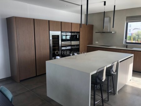 Stylish and Contemporary Three Bedroom Villa - 3