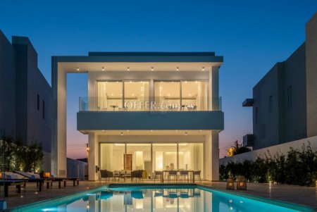 Exquisite Beach front Villa in cape Greco - 3