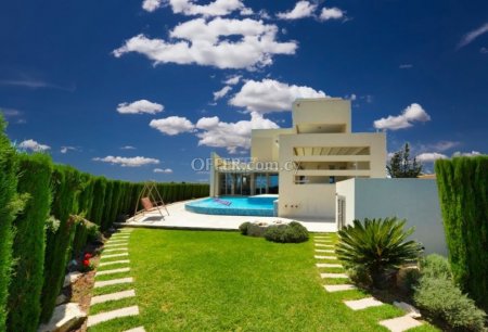 Luxurious Modern Villa with Stunning Sea VIews
