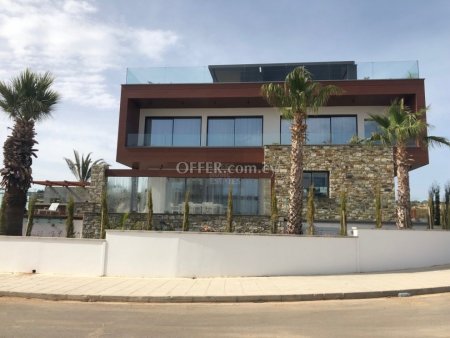 Stylish and Contemporary Three Bedroom Villa