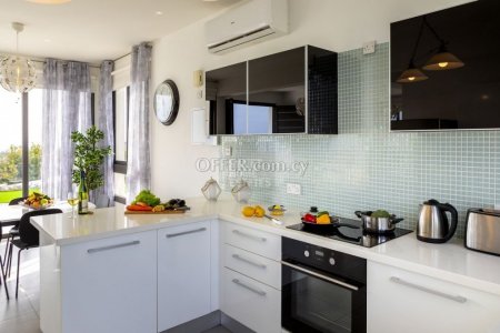 Exclusive Villa with Panoramic View - 11