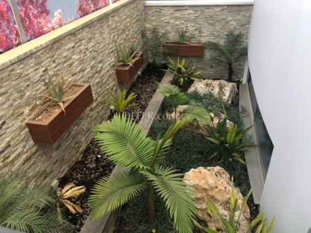 Stunning, Six Bedroom Villa with Sea Views - 10