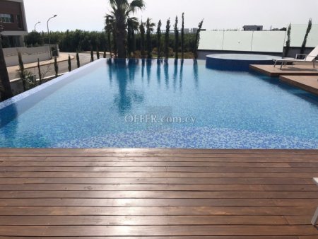 Stylish and Contemporary Three Bedroom Villa - 10