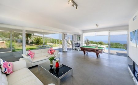 Stunning 6 Bedroom Private Villa with Breathtaking Sea Views - 9