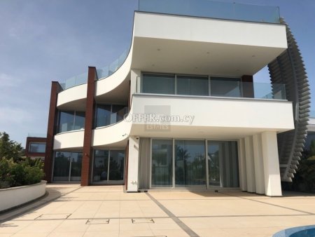 Stunning, Six Bedroom Villa with Sea Views - 9