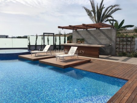 Stylish and Contemporary Three Bedroom Villa - 9