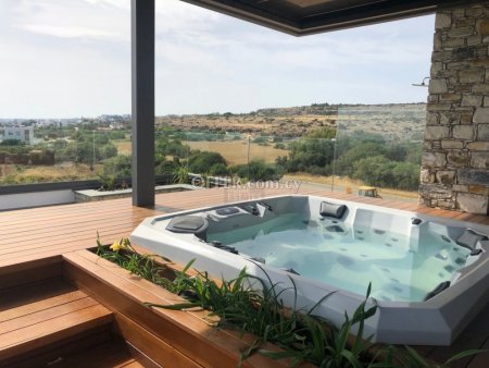 Stylish and Contemporary Three Bedroom Villa - 8