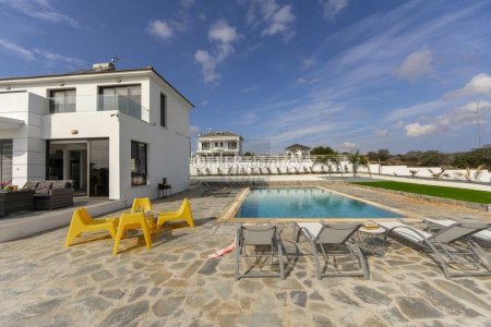 Exclusive Villa with Panoramic View - 8