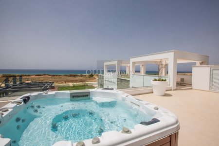 Spectacular 6 Bedroom Sea Front Villa in Ayia Napa - 5