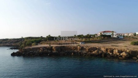 Contemporary 5-Bedroom Sea Front Villa in Kapparis - 4