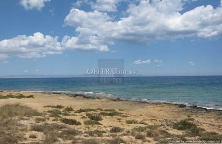 Contemporary 5-Bedroom Sea Front Villa in Kapparis - 3