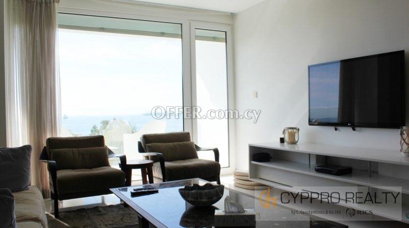 Seafront 2 Bedroom Apartment in Tourist Area - 2