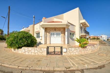 4 Bedroom Villa For Sale in Deryneia Village