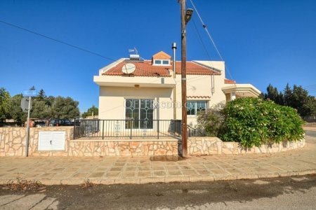 4 Bedroom Villa For Sale in Deryneia Village - 8
